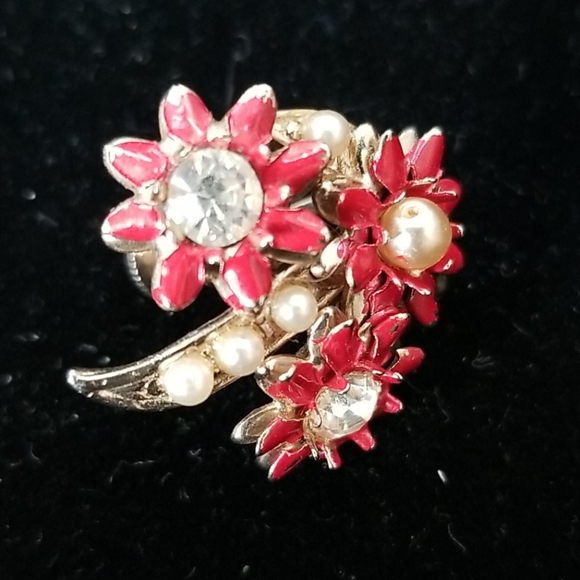 🥳HP🌹VINTAGE SCREW BACK FLOWER EARRINGS - Picture 6 of 6